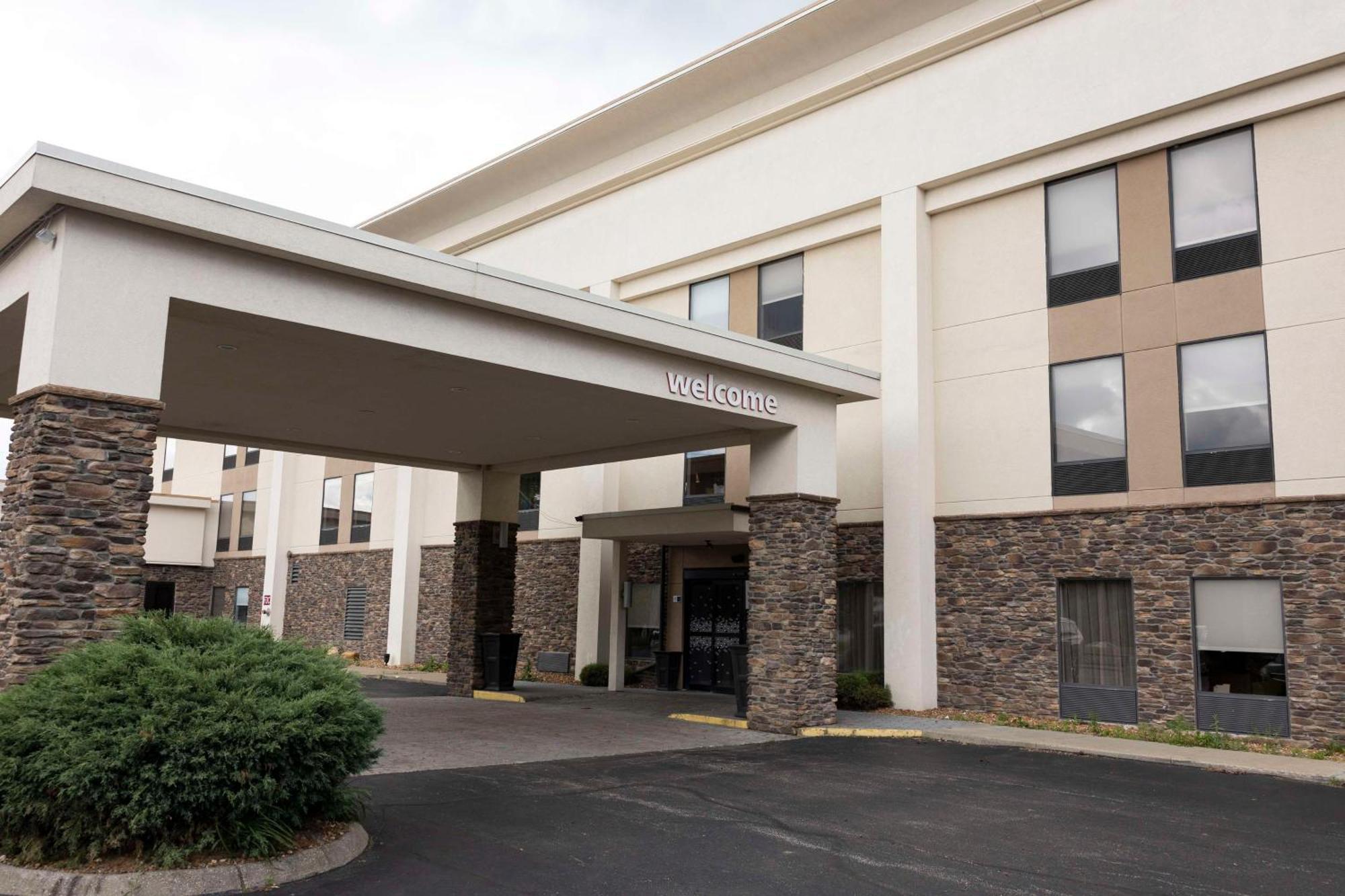 Hampton Inn Kent/Akron Area Eksteriør billede